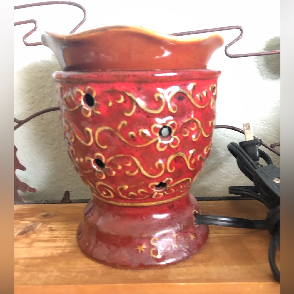 scentsy Elegant Red Ceramic Wax Warmer